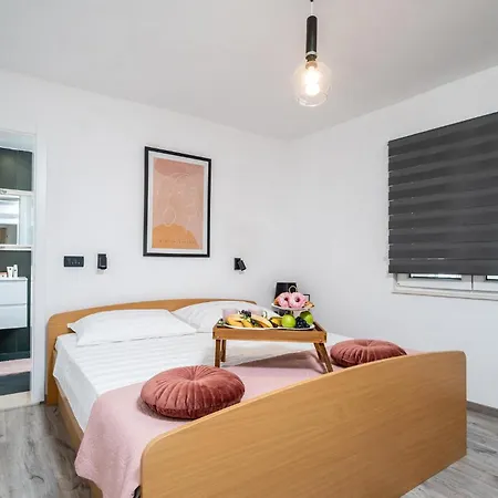 Dom wakacyjny Beautiful In With Kitchen Trstenik (Dubrovnik-Neretva)