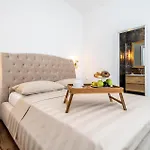 בית נופש Luxurious Home In Trstenik טרסטניק