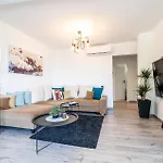 בית נופש Luxurious Home In Trstenik