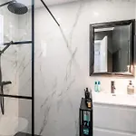 בית נופש Luxurious Home In Trstenik טרסטניק