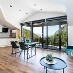 בית נופש Luxurious Home In Trstenik טרסטניק