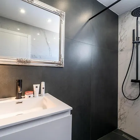 Beautiful In With Kitchen *