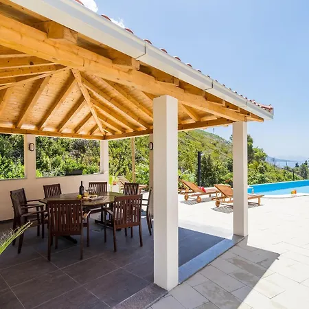 Beautiful In With Kitchen Holiday home