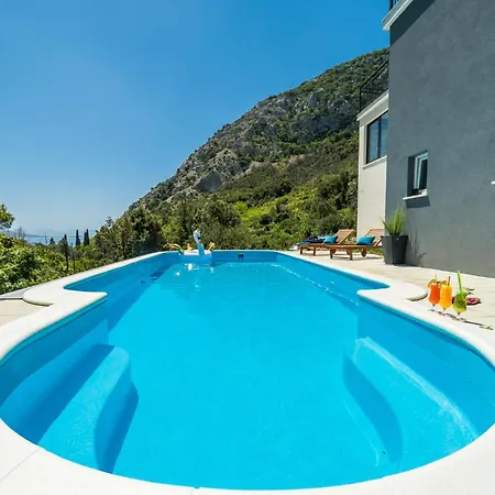 Beautiful In With Kitchen 度假居