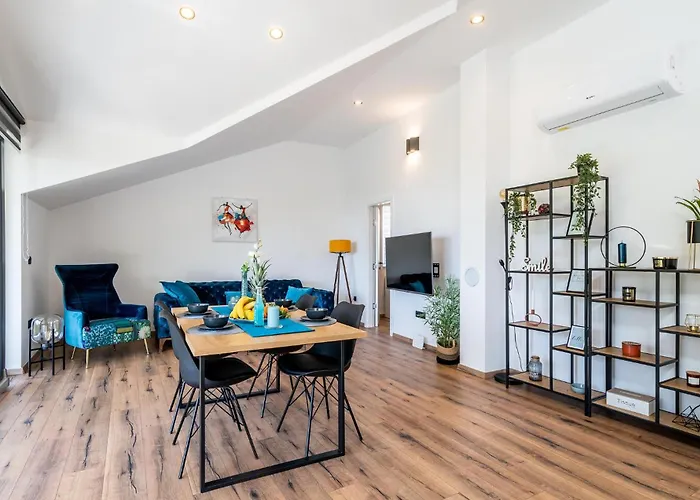 Beautiful In With Kitchen